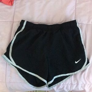 NIKE SHORTS GIRLS M